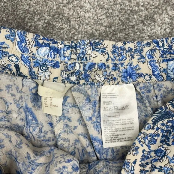 H&M VINTAGE BLUE FLORAL SHORTS CREAM SOFT JERSEY 100% VISCOSE PLEATED WIDE UK 12 - Picture 3 of 3